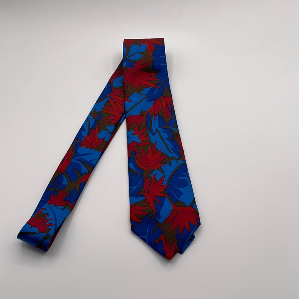 05.31.25_23_Perry Ellis Fauna Blue and Red Silk Tie